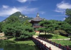 试管婴儿移植后28天出现褐色分泌物，这种情况是否正常？